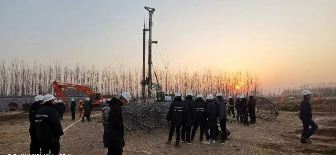 百乐博旋挖打下雄安站第一桩